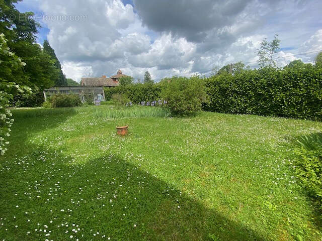 Belle maison de caractère sur terrain de 746 M2 - photo 3