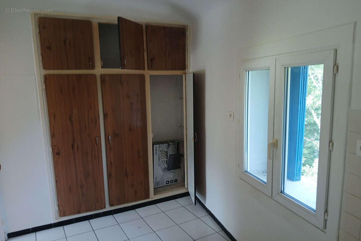 Appartement à REYNES