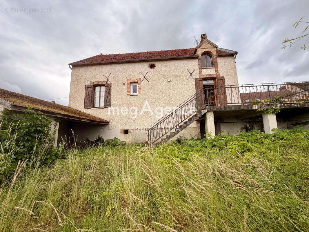 Maison à VILLENAVOTTE