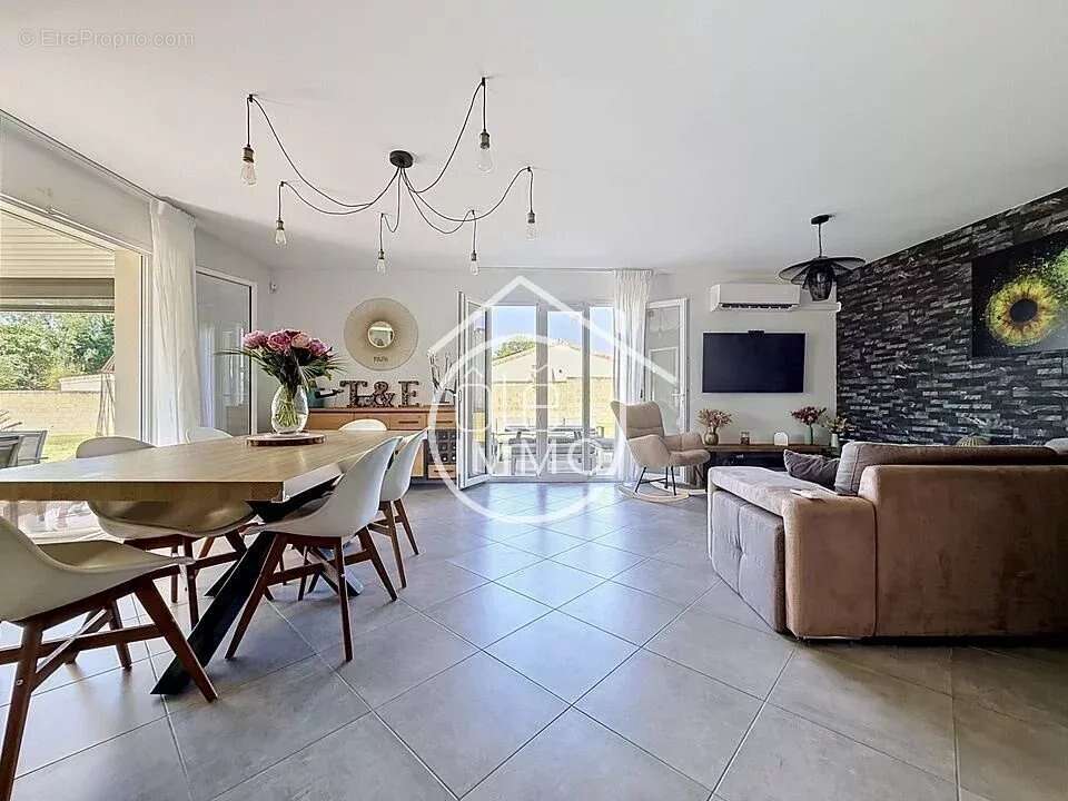 Maison à LAMOTHE-MONTRAVEL