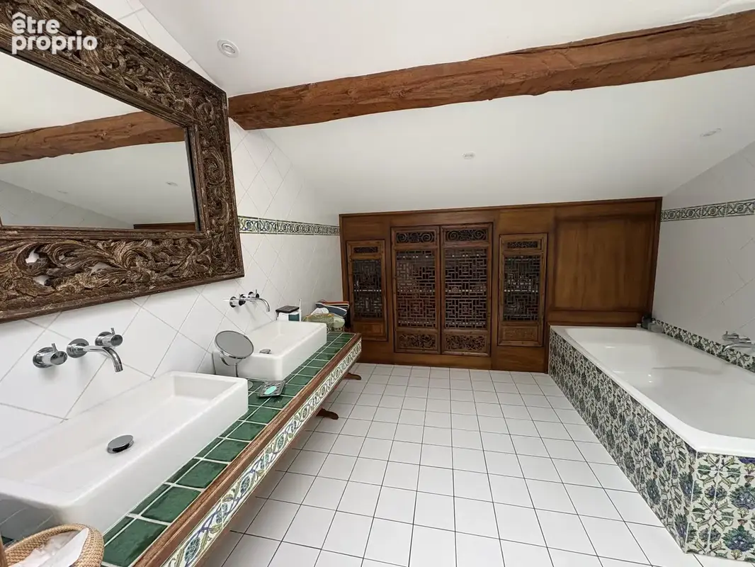 Superbe bâtisse du 17e sur 5,6 hect, piscine, dépendances, parc, bois et terres - photo 19