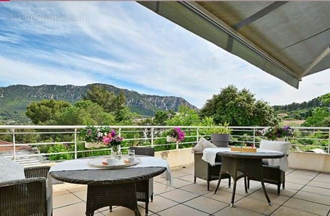 Appartement à LE REVEST-LES-EAUX