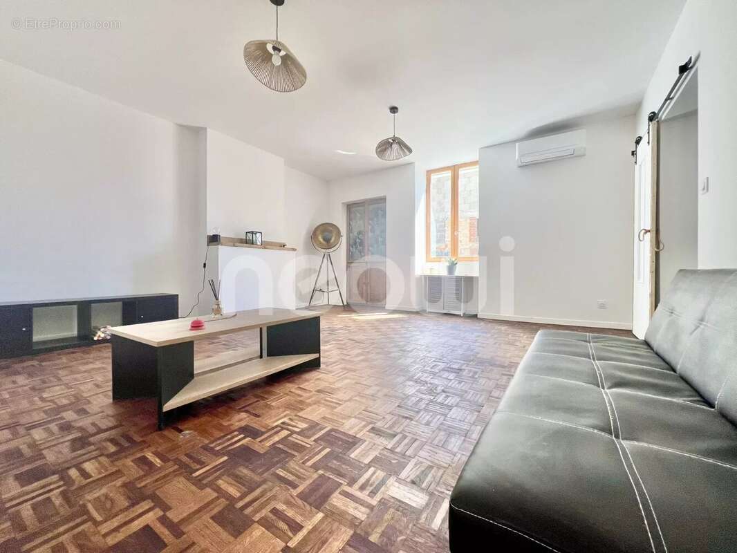 Maison à SAINT-AGOULIN