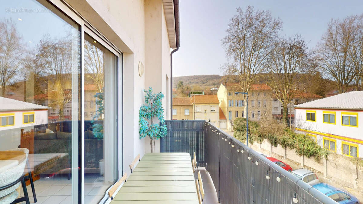 Appartement à ARS-SUR-MOSELLE