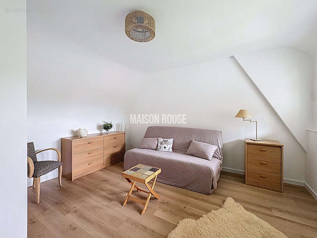 Maison à LE MESNIL-SAINT-DENIS