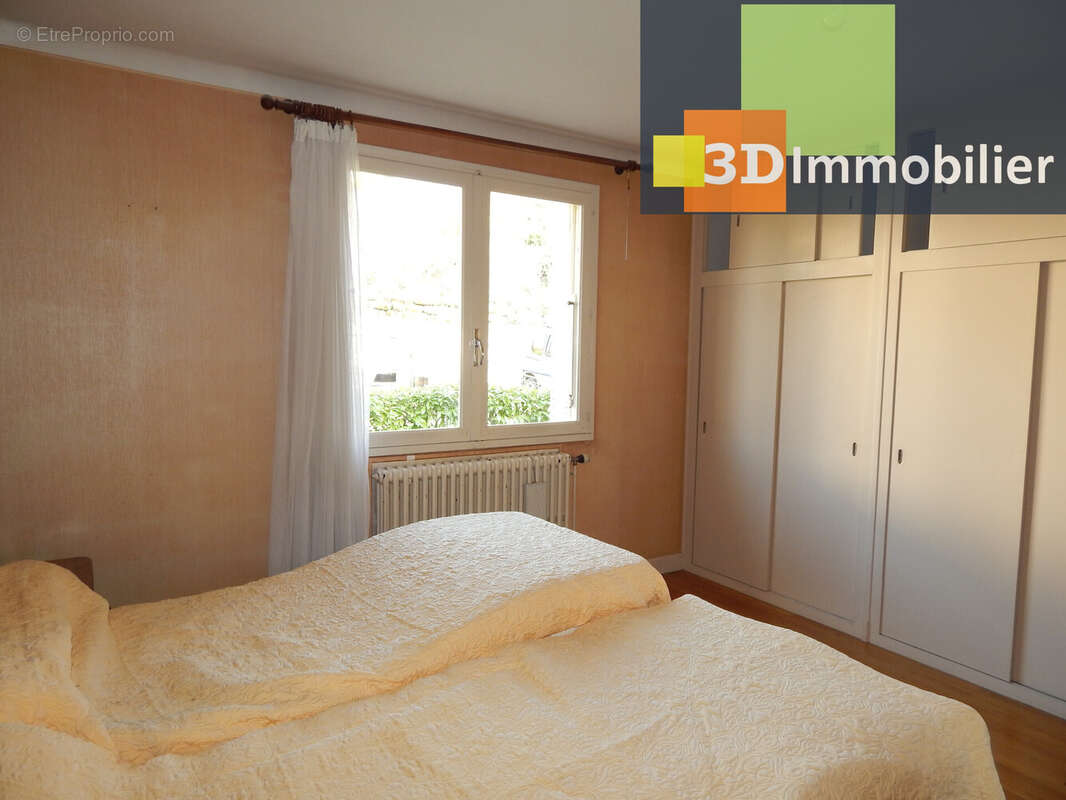CHAMBRE 12 M² - Maison à LONS-LE-SAUNIER