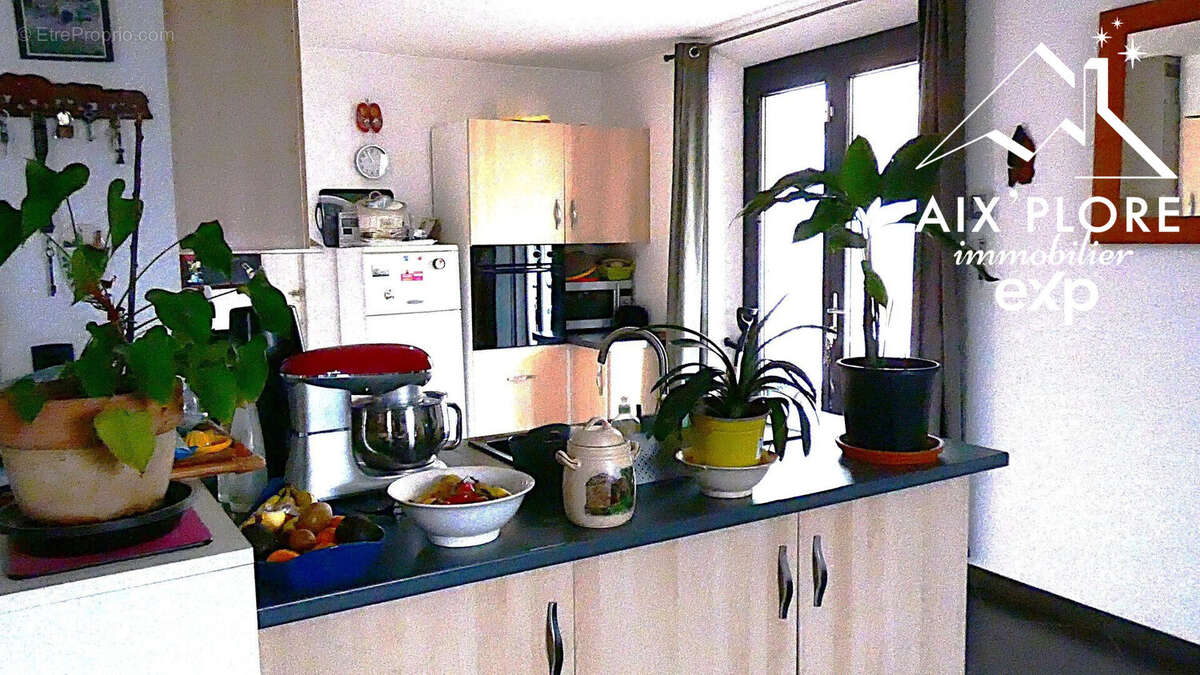 Maison 102 m² à Saint-Beron  - photo 5