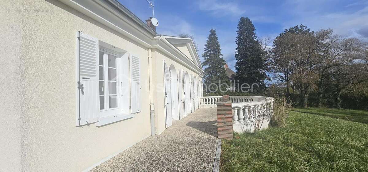 Maison à SAINT-REMY-EN-ROLLAT