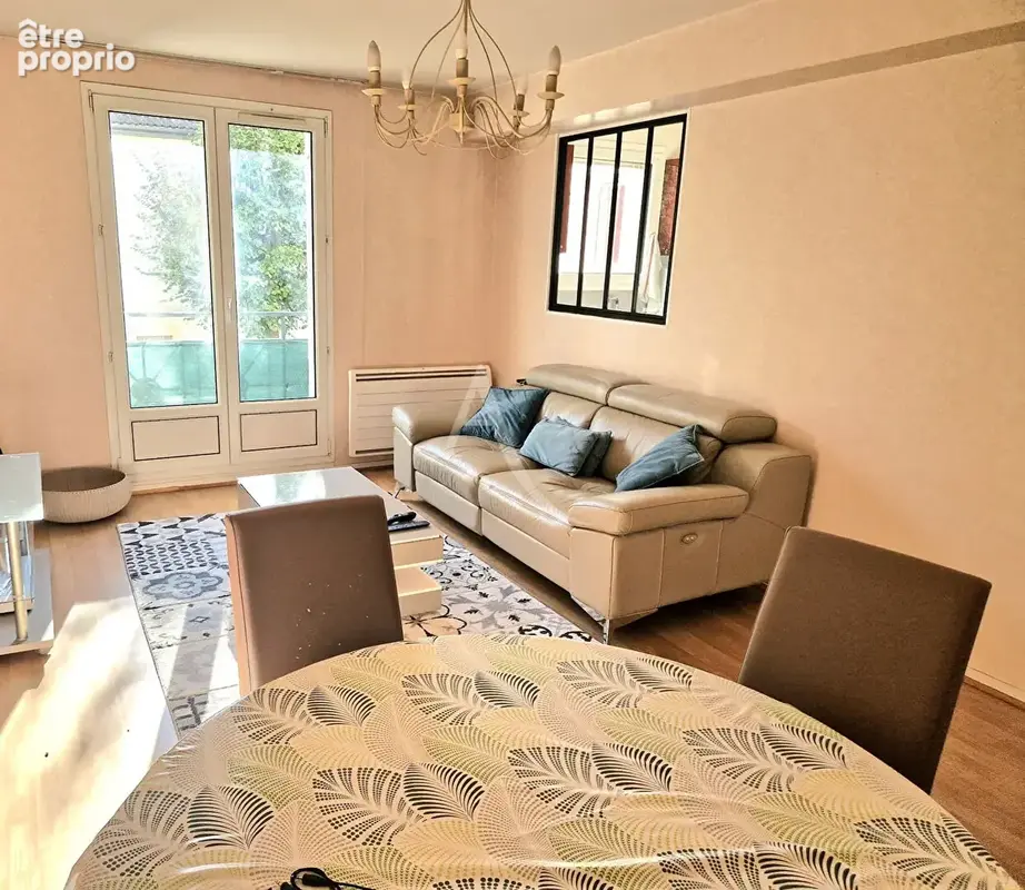 Proches commerces et écoles, aux calmes  F4 73m2  3chambres, ascenceur, balcon, place de parking sous-sol - photo 3