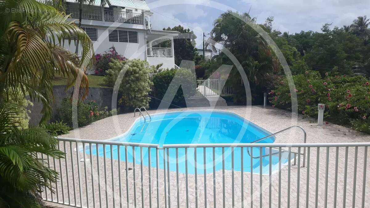 Maison à LES ABYMES