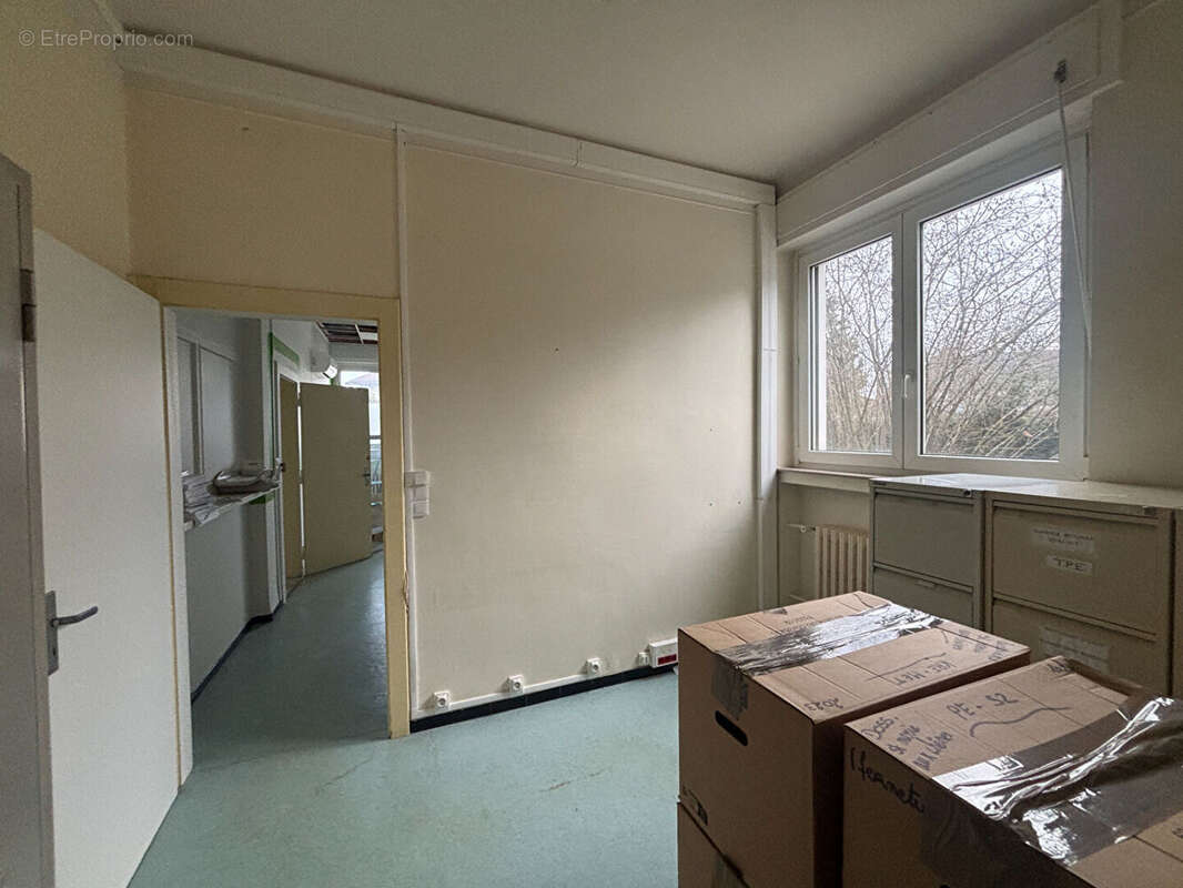 Commerce à SAINTE-MARIE-AUX-CHENES