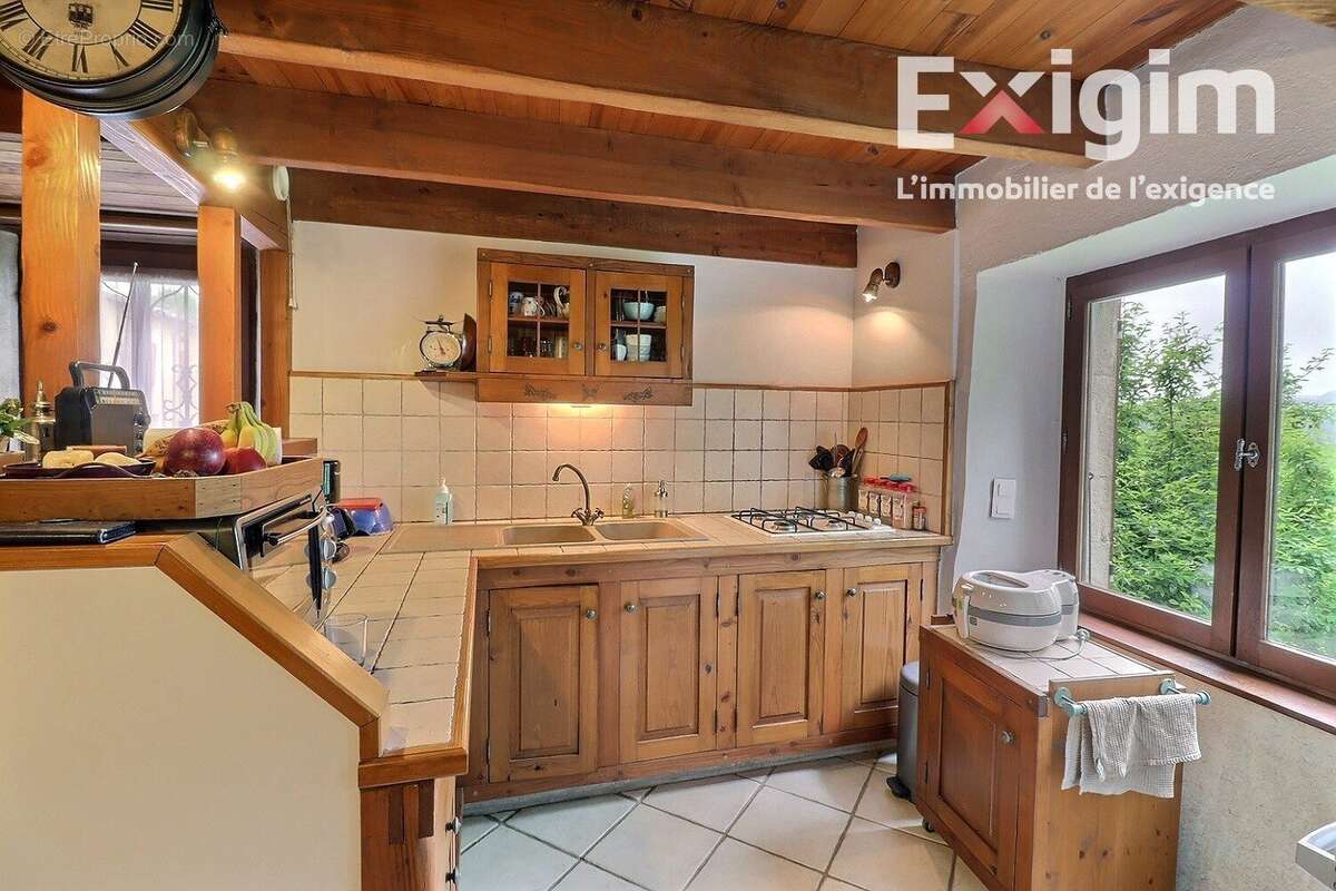 Maison à SAINT-APOLLINAIRE-DE-RIAS