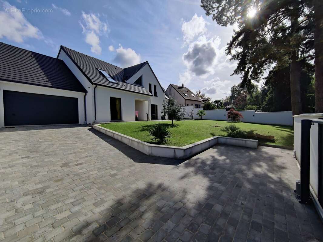 Maison 223 m² à Villiers-Saint-Frederic  - photo 2