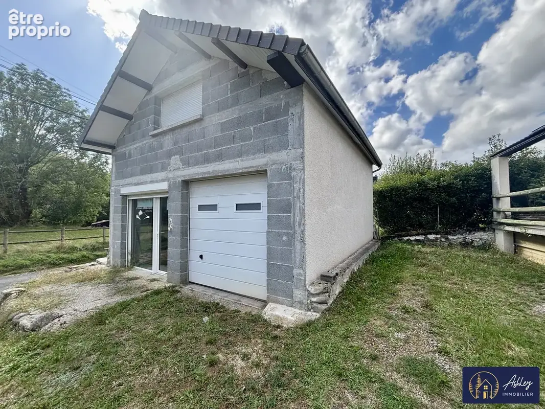 Ensemble immobilier CONDAT (Cantal)
