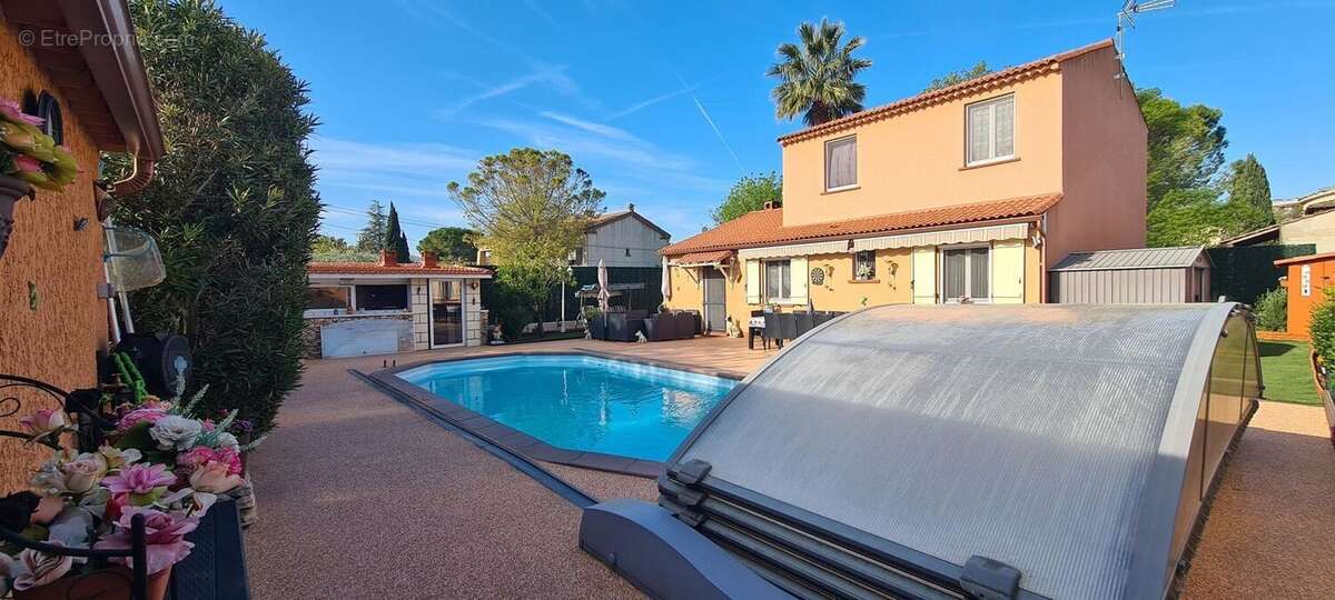 AUBAGNE-MAISON T5 A VENDRE-4 CHAMBRES-550M² DE TERRAIN-PROCHES - Maison à AUBAGNE