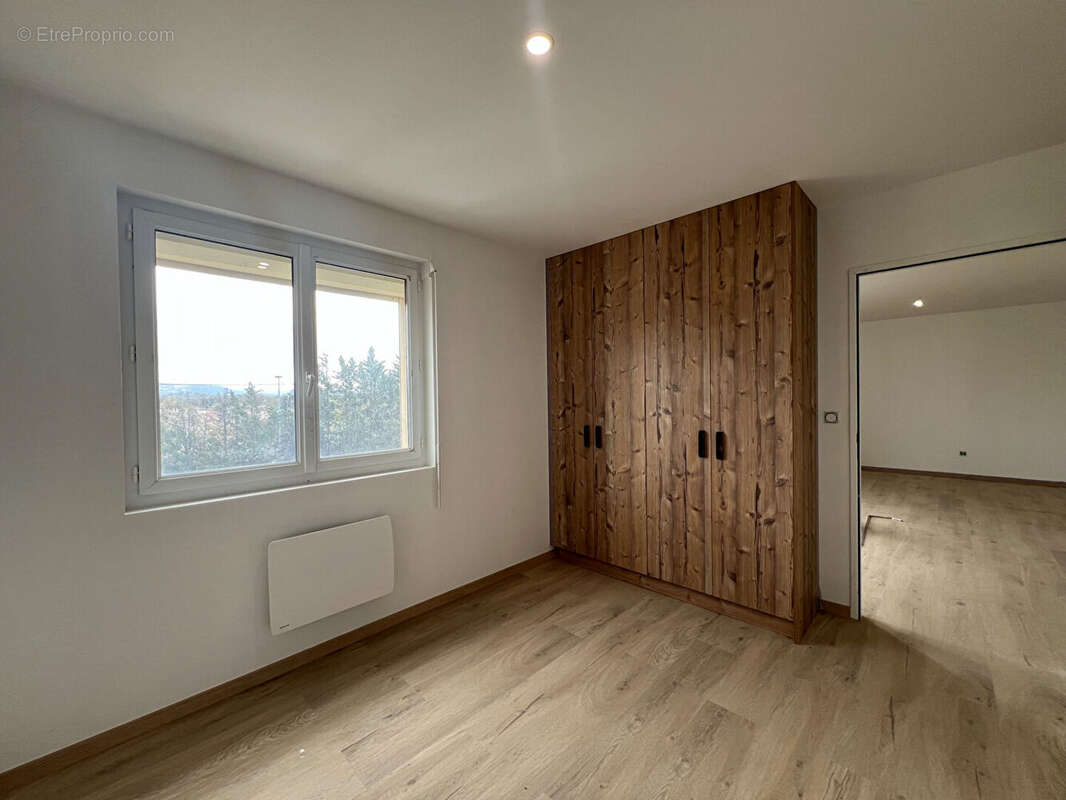 Appartement à VEZERONCE-CURTIN