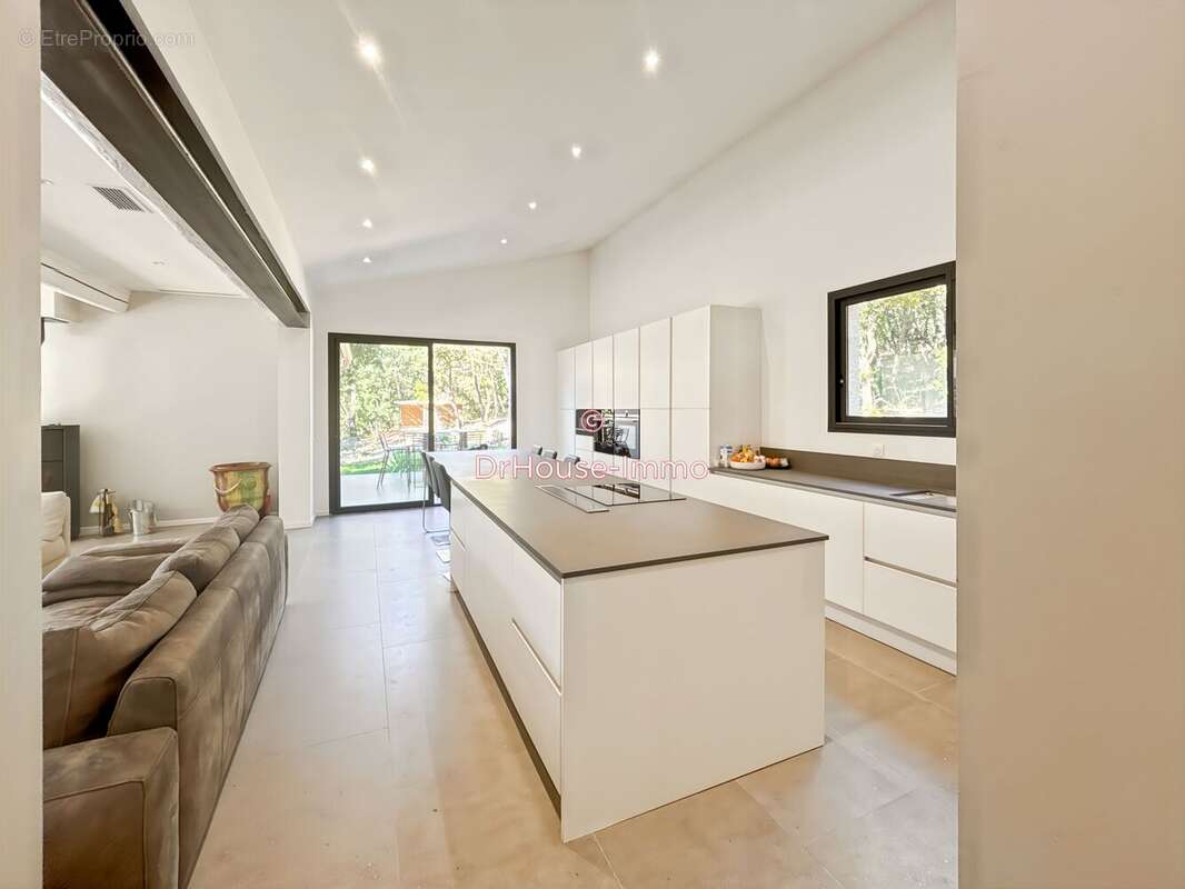 Maison à SAINT-MATHIEU-DE-TREVIERS