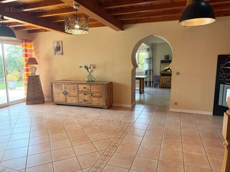 Maison t6 240 m2 - photo 8