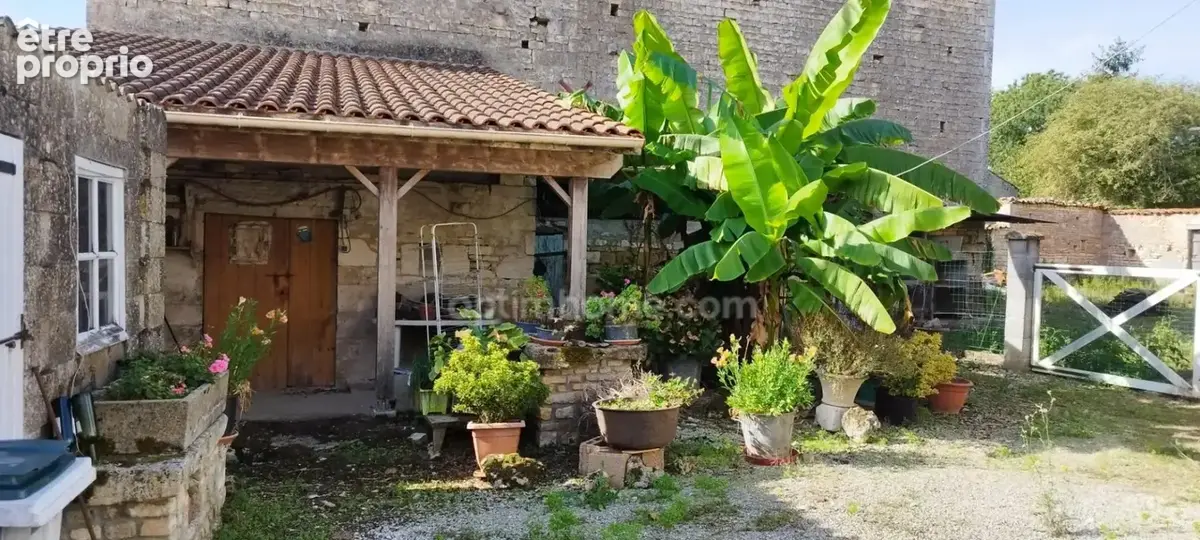 Maison à COURCOME