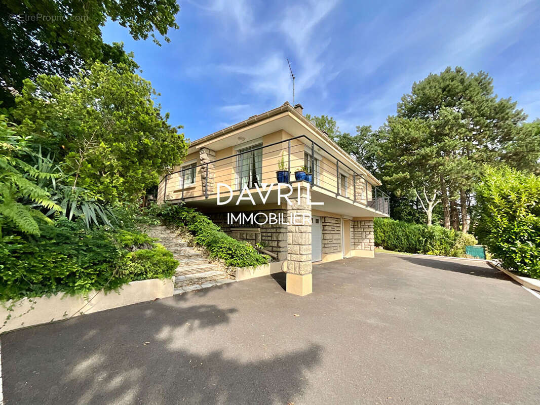 Maison à JOUY-LE-MOUTIER