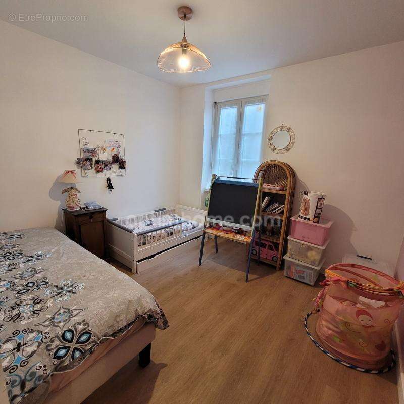 DINAN (22) plein centre ville - Appartement T3 de 52.25 m² avec 2 Chambres - 2ème étage sans ascenceur - photo 4