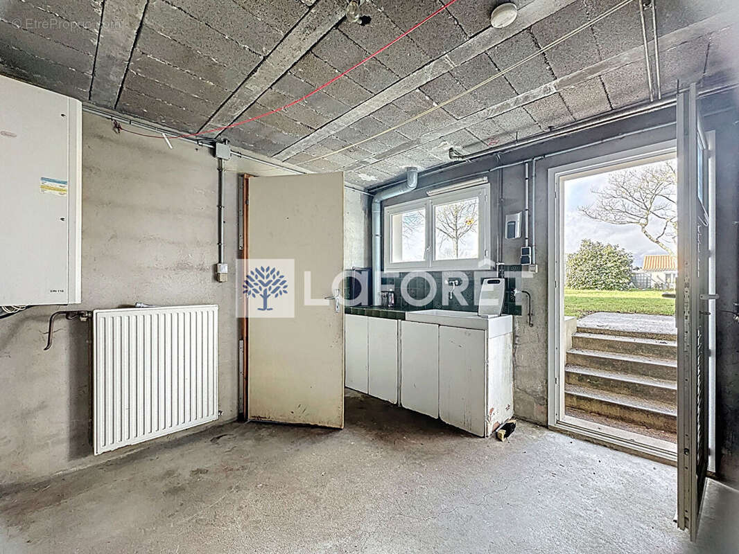 À vendre - Maison de 100 m2 en plein bourg de La Peyratte - photo 13