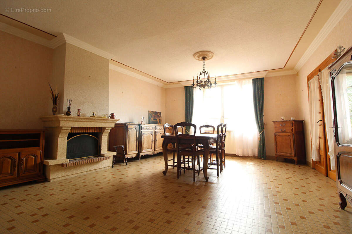 Maison à TREMBLAY-LES-VILLAGES