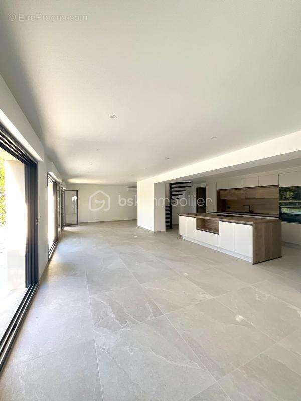 Maison à SAINT-FARGEAU-PONTHIERRY