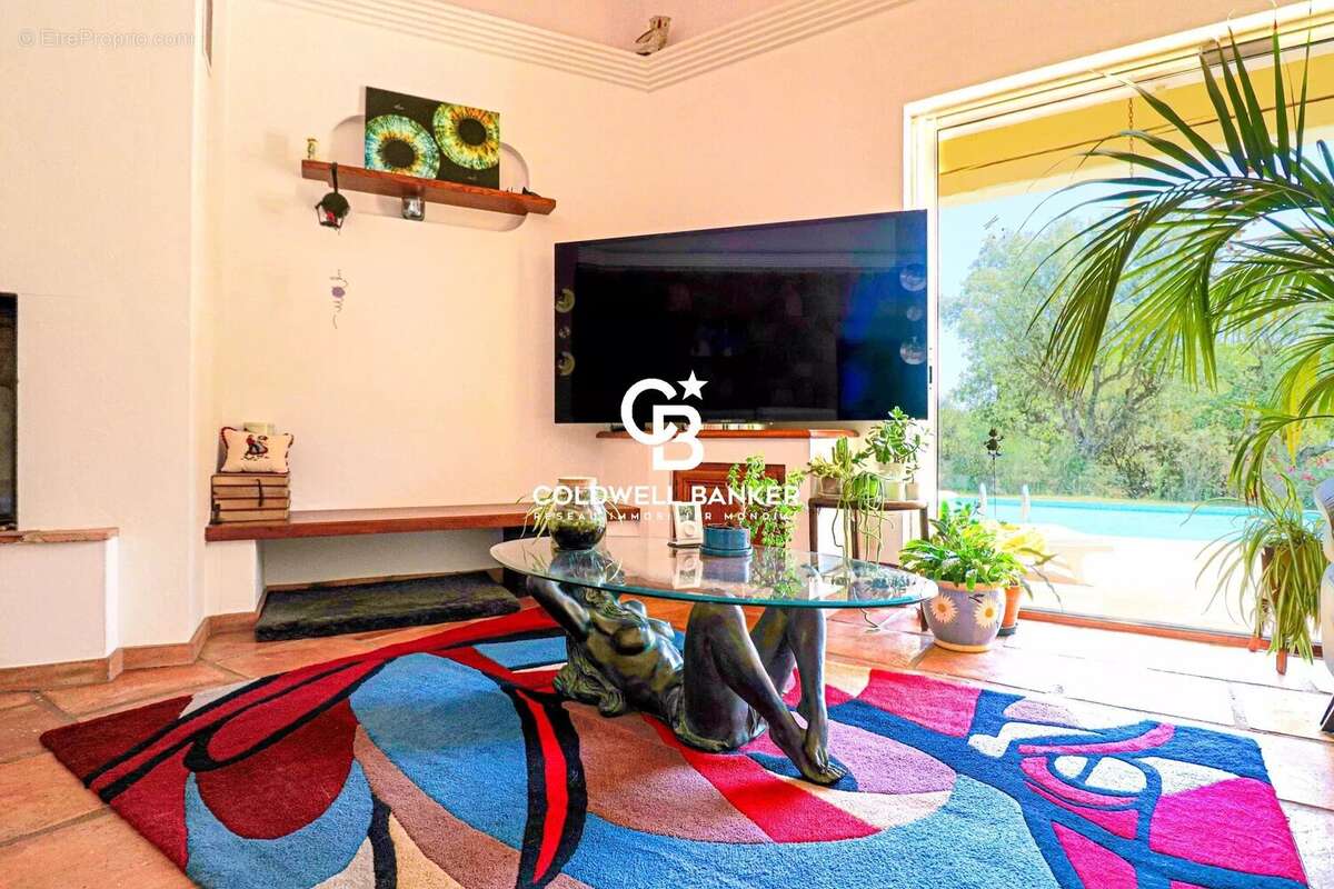 Maison à ROQUEBRUNE-SUR-ARGENS