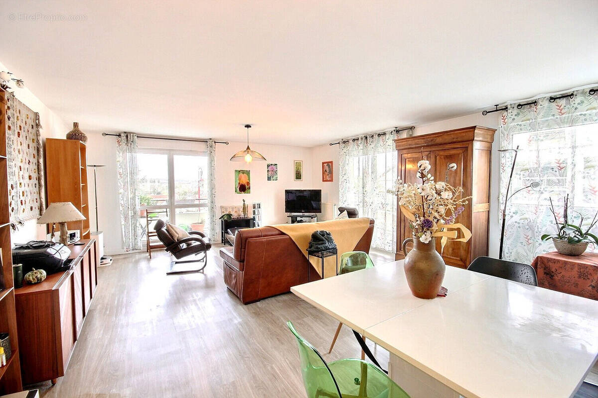 Appartement à FRESNES