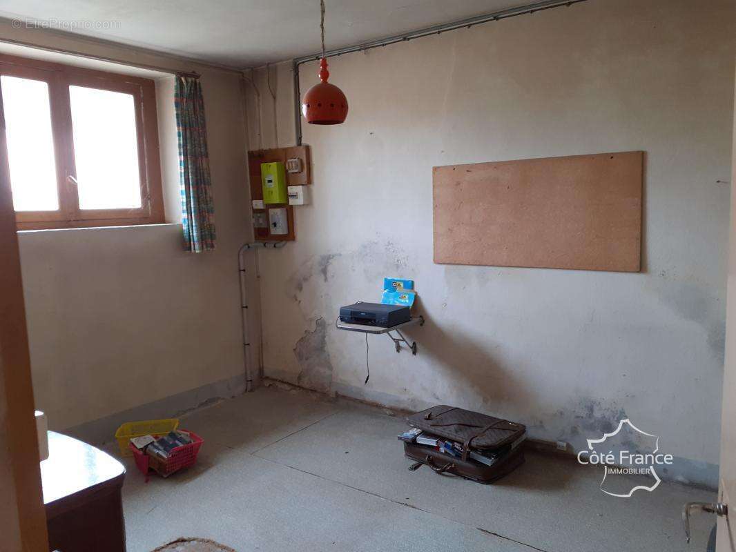 Maison 4 pièces avec dépendances dans village calme - photo 12