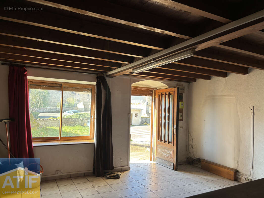 Maison à SAINT-JULIEN-LA-VETRE