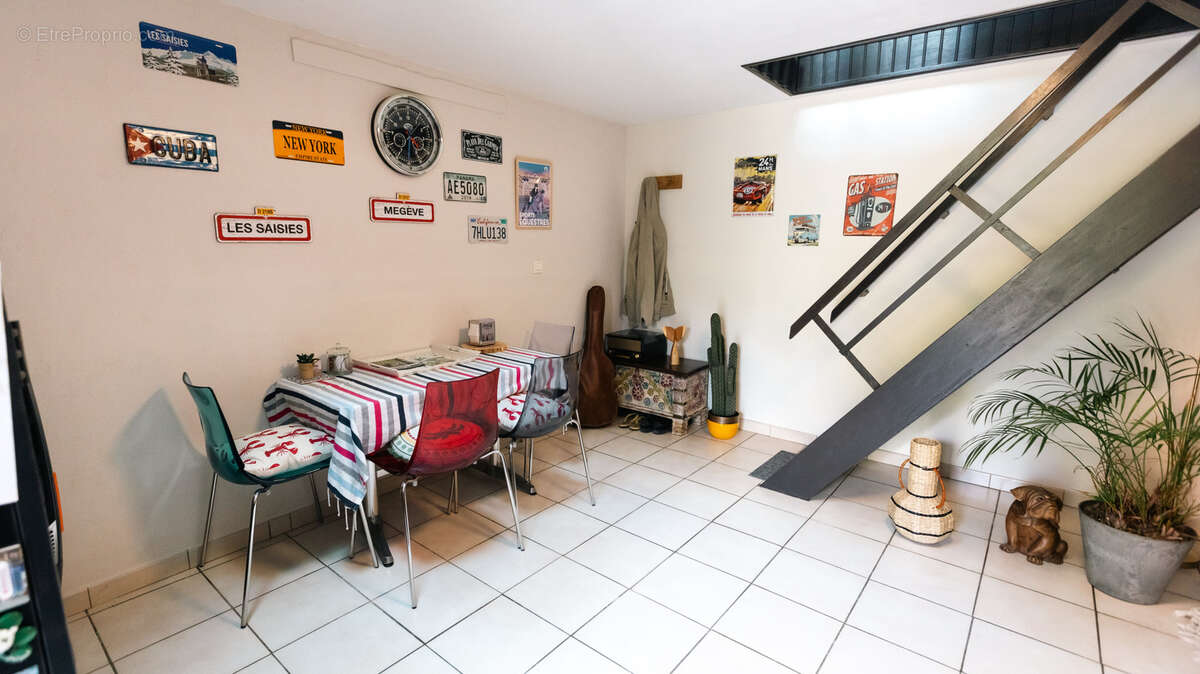 Maison de ville avec terrasse et 2 parkings - photo 4