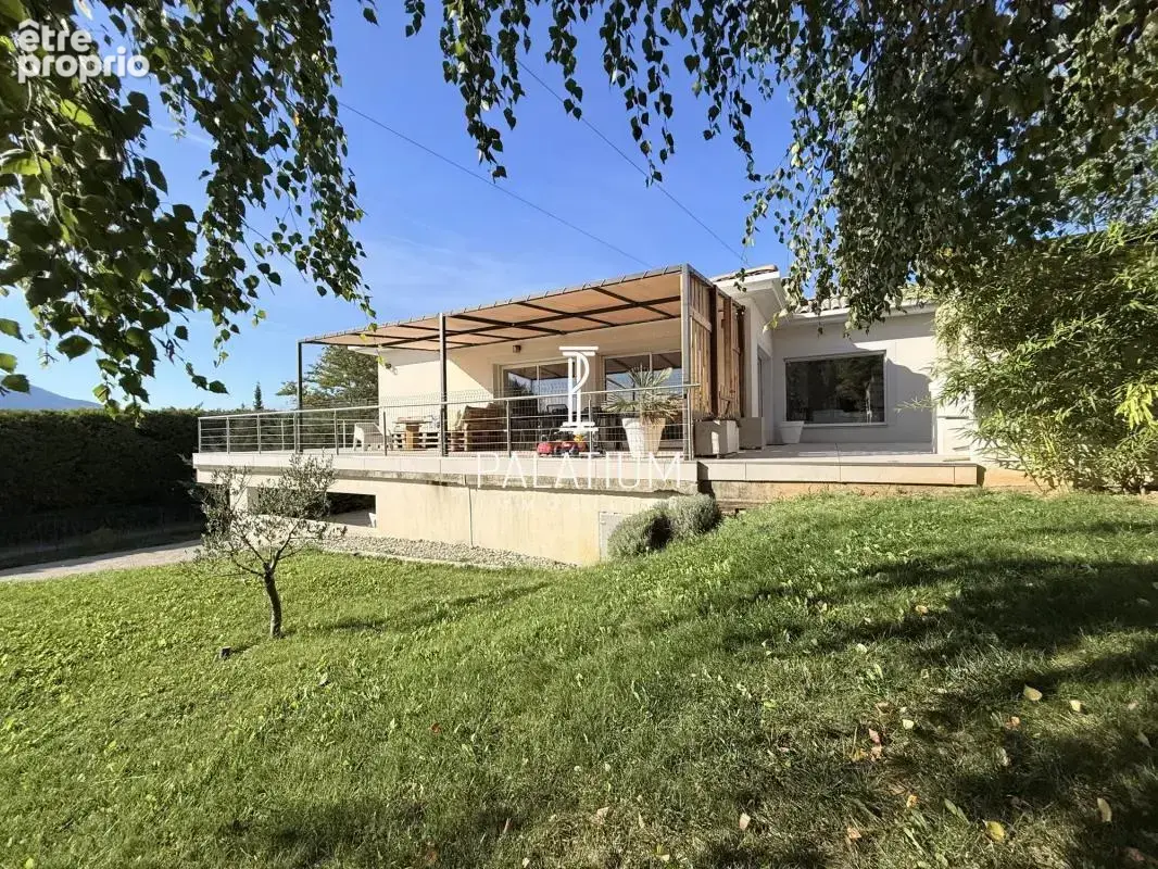 Superbe villa contemporaine dans le village de Claret - photo 2
