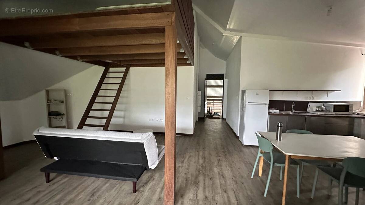 Appartement à REMIRE-MONTJOLY