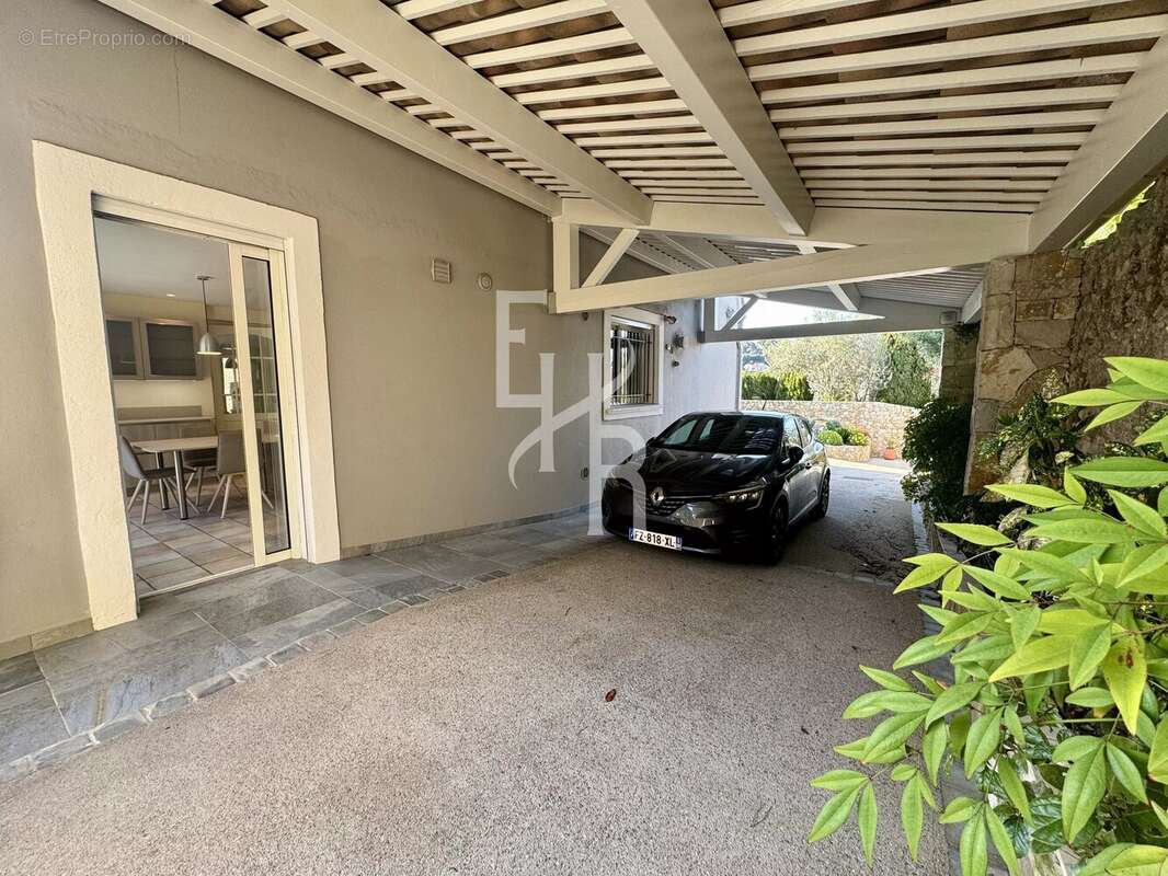 Maison à MOUGINS