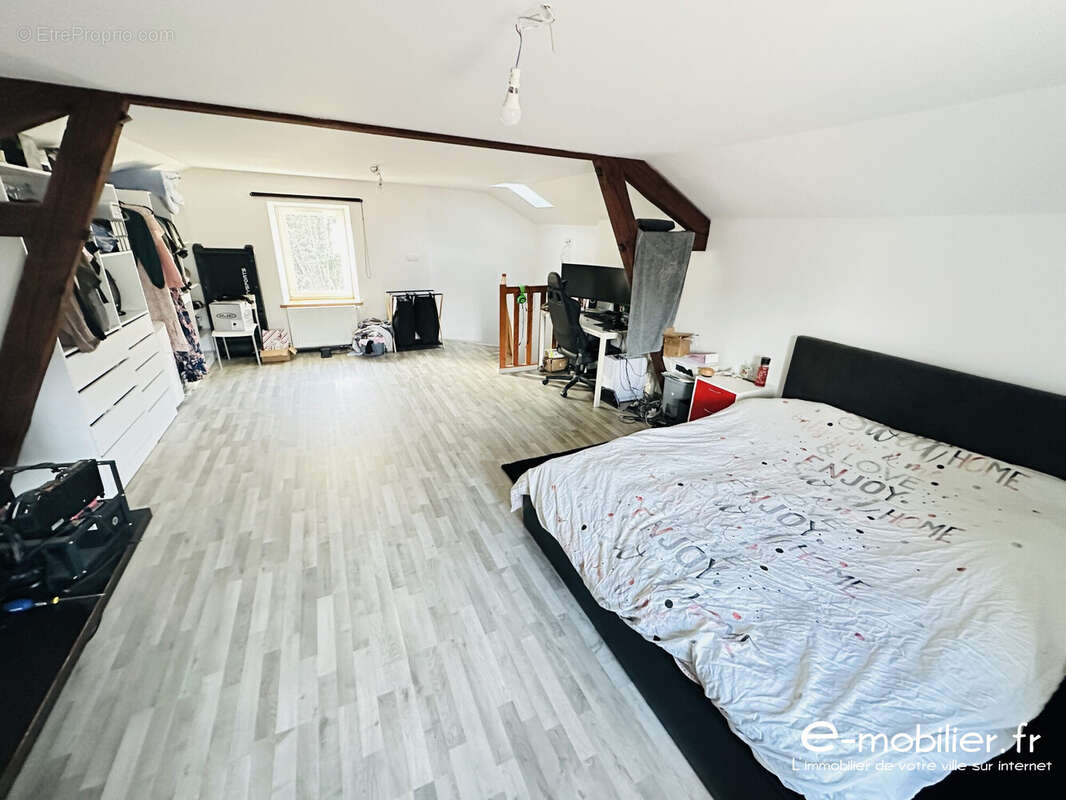 Maison à COURS-LA-VILLE