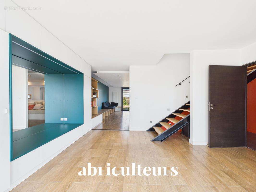 Maison familiale d'architecte de 219M2 en vente à Rezé, rue de l’Aérodrome (44400) - photo 3