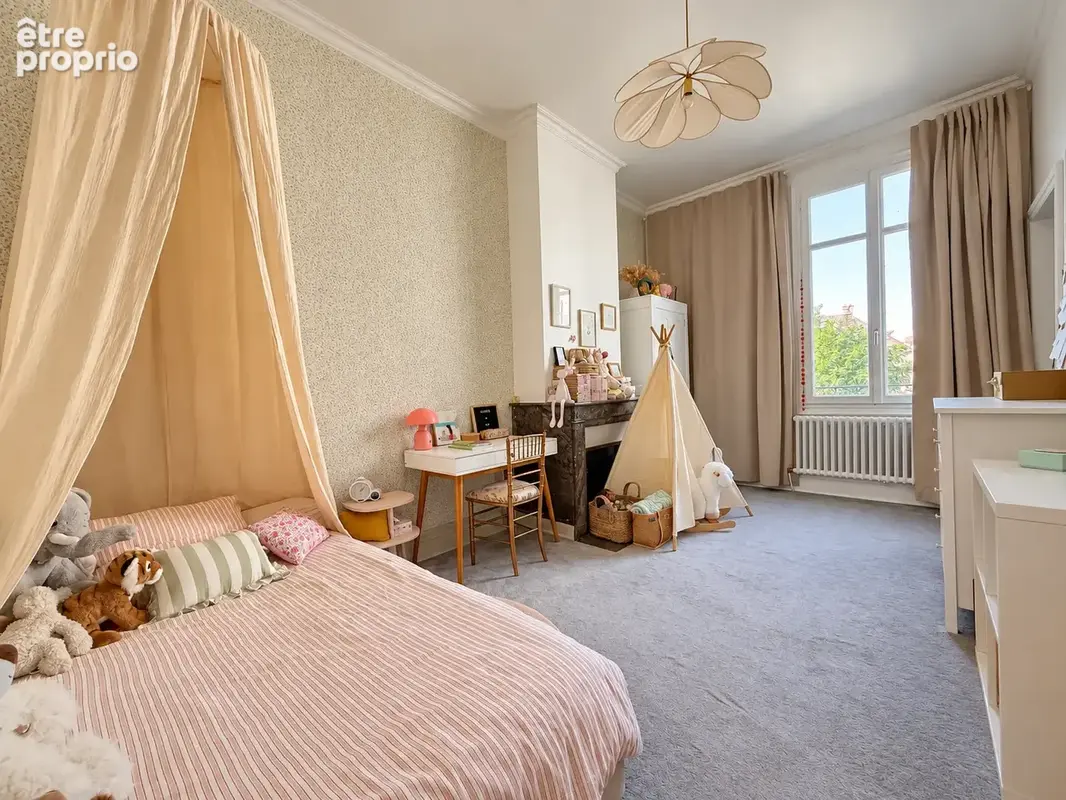 Élégante maison bourgeoise de 260 m2   Charme, volumes et confort familial - photo 13