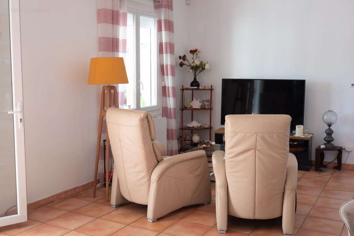 Maison à FONTVIEILLE