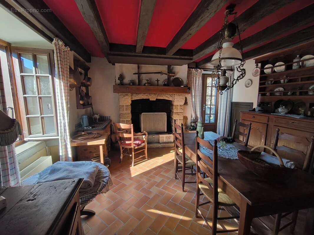 Maison à CHAILLAC-SUR-VIENNE