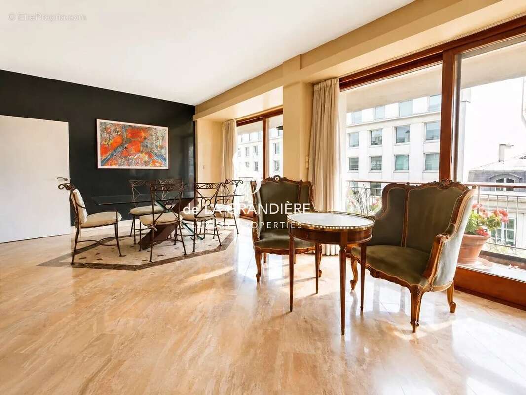 Appartement à PARIS-16E