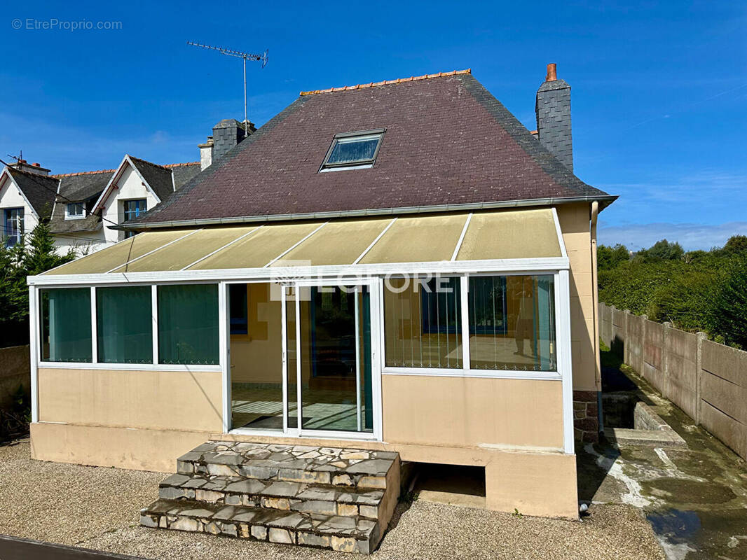 Maison à PLOUGUIEL