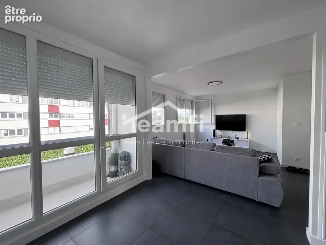 Appartement 4 pièces 75 m² à vendre à Fleury-Les-Aubrais (45400) - photo 4