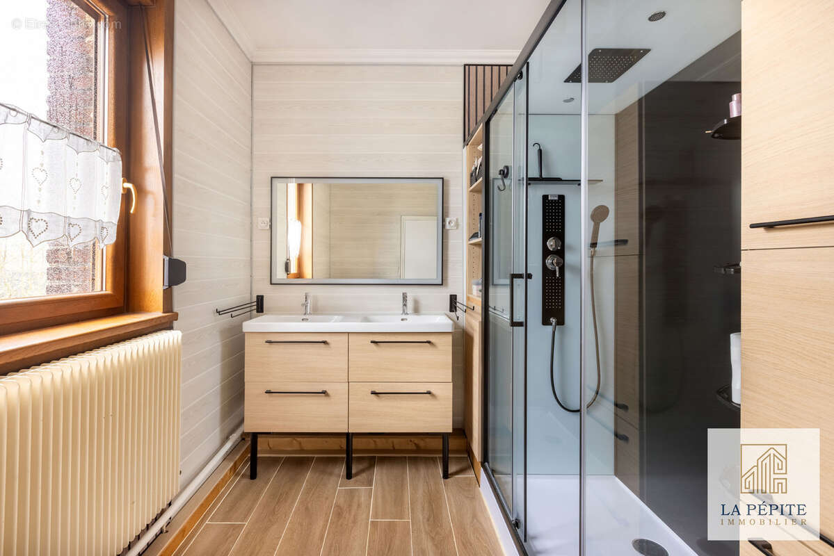 Maison à QUIEVRECHAIN