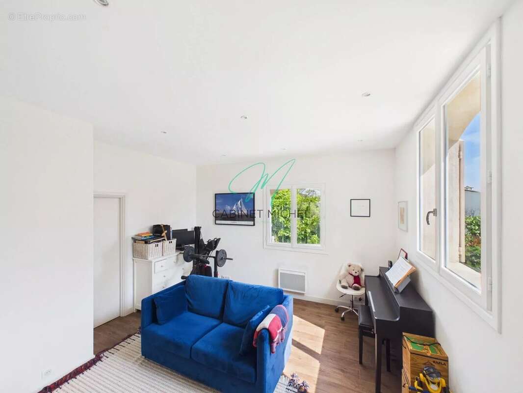 Maison à ROQUEFORT-LES-PINS