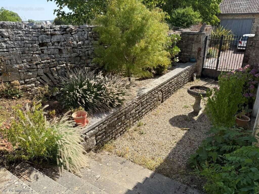 Maison à VERTEUIL-SUR-CHARENTE