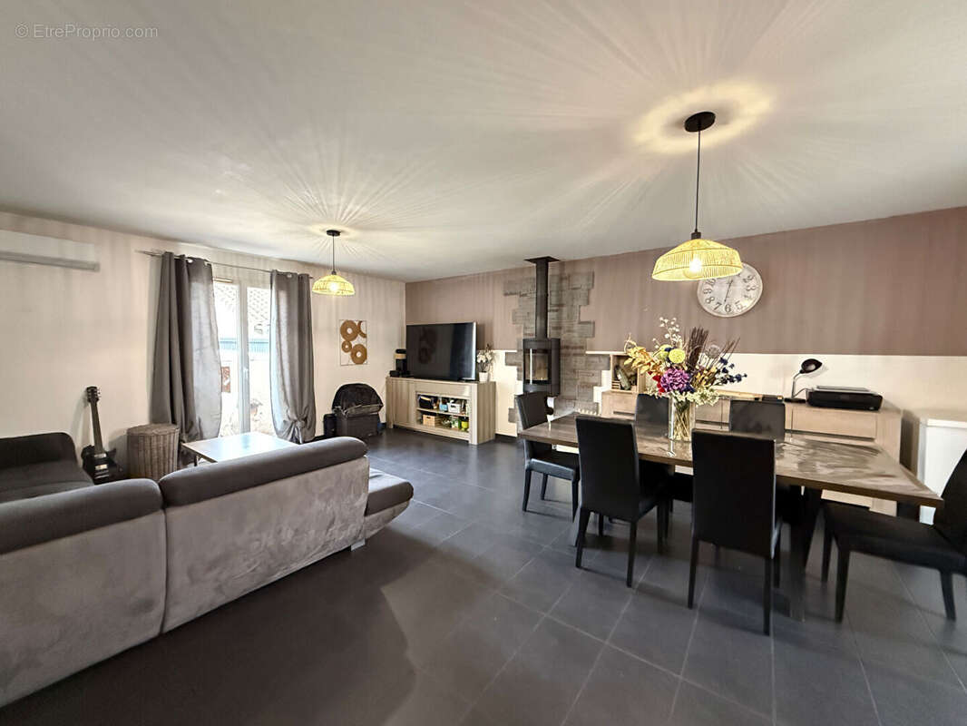 Maison à MIRABEL-ET-BLACONS