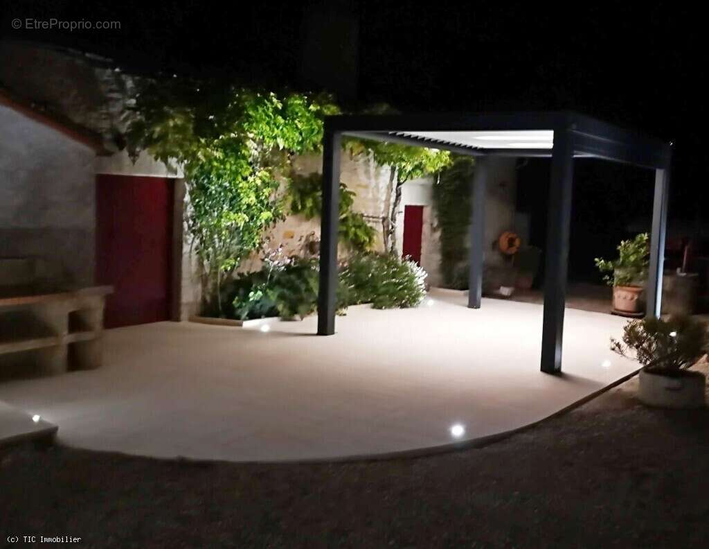 Maison à AIGRE