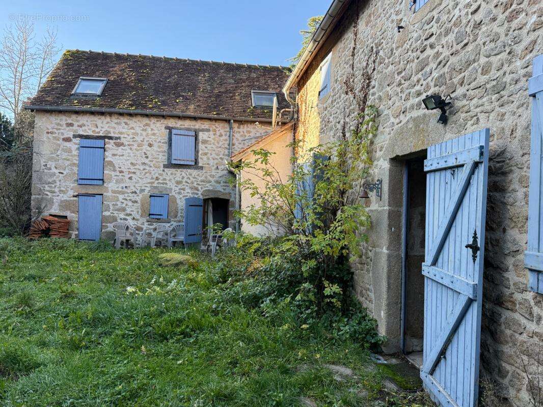 BELLE OPPORTUNITE ! Maison en pierre de 165m², pleine de charme, 4 chambres, Cour intérieure de 379m² 93 000 € - photo 19